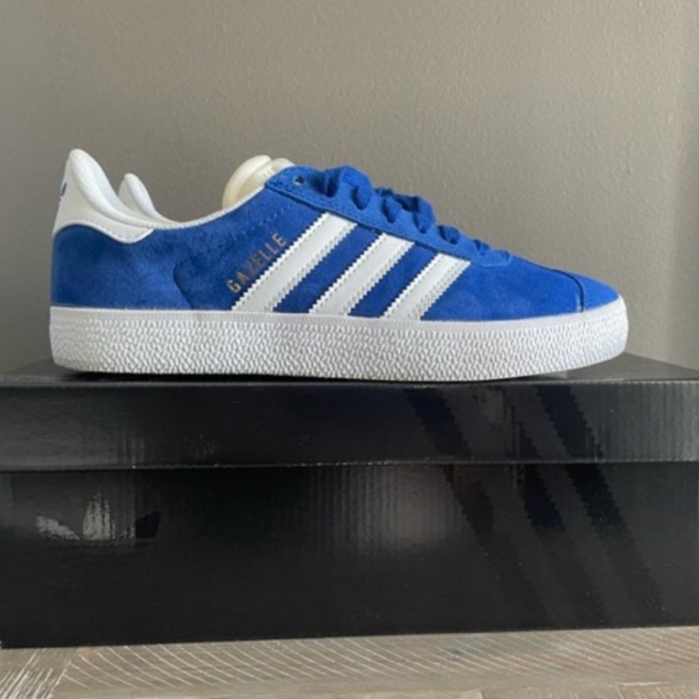 ADIDAS GAZELLE ADV SNEAKERS, ROYAL BLUE, WOMENS SIZE 8
